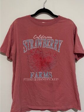 Pink Lily Graphic Tee Size Medium Strawberry Farms Pink Short Sleeve